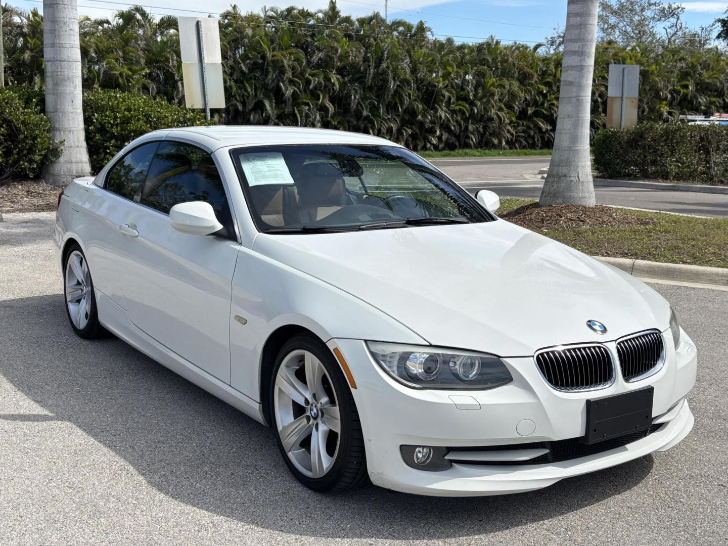 2011 WHITE /BEIGE BMW 328 I SULEV (WBADW7C54BE) with an 3.0L engine, Automatic transmission, located at 11170 Summerlin Square Dr., Fort Myers Beach, FL, 33931, (239) 999-7777, 26.493546, -81.941628 - Photo#2