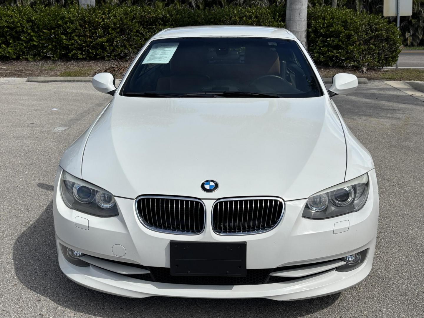 2011 WHITE /BEIGE BMW 328 I SULEV (WBADW7C54BE) with an 3.0L engine, Automatic transmission, located at 11170 Summerlin Square Dr., Fort Myers Beach, FL, 33931, (239) 999-7777, 26.493546, -81.941628 - Photo#1