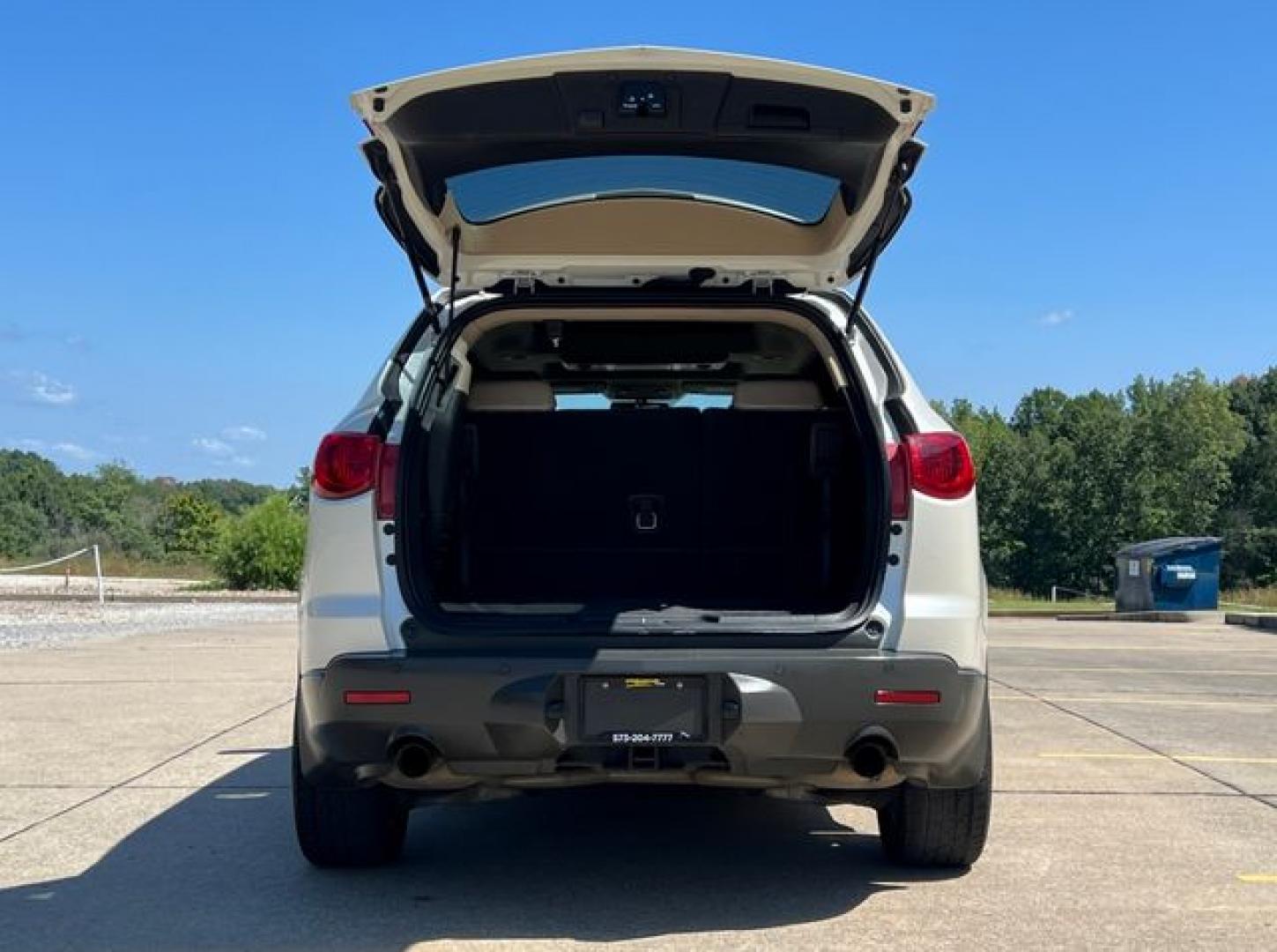 2012 WHITE /Tan Leather CHEVROLET TRAVERSE LTZ (1GNKVLED1CJ) with an 3.6L engine, Automatic transmission, located at 11100 Summerlin Square Dr., Fort Myers Beach, FL, 33931, (239) 999-7777, 26.493452, -81.938683 - Photo#26