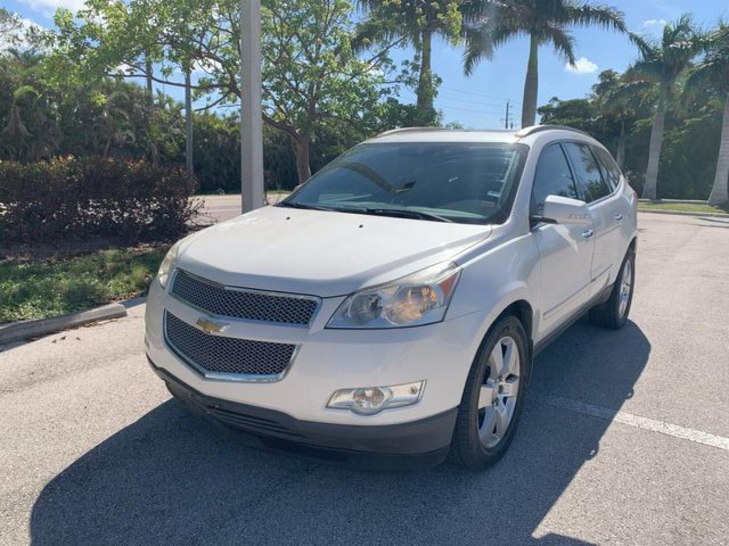 2012 WHITE /Tan Leather CHEVROLET TRAVERSE LTZ (1GNKVLED1CJ) with an 3.6L engine, Automatic transmission, located at 11100 Summerlin Square Dr., Fort Myers Beach, FL, 33931, (239) 999-7777, 26.493452, -81.938683 - Photo#28