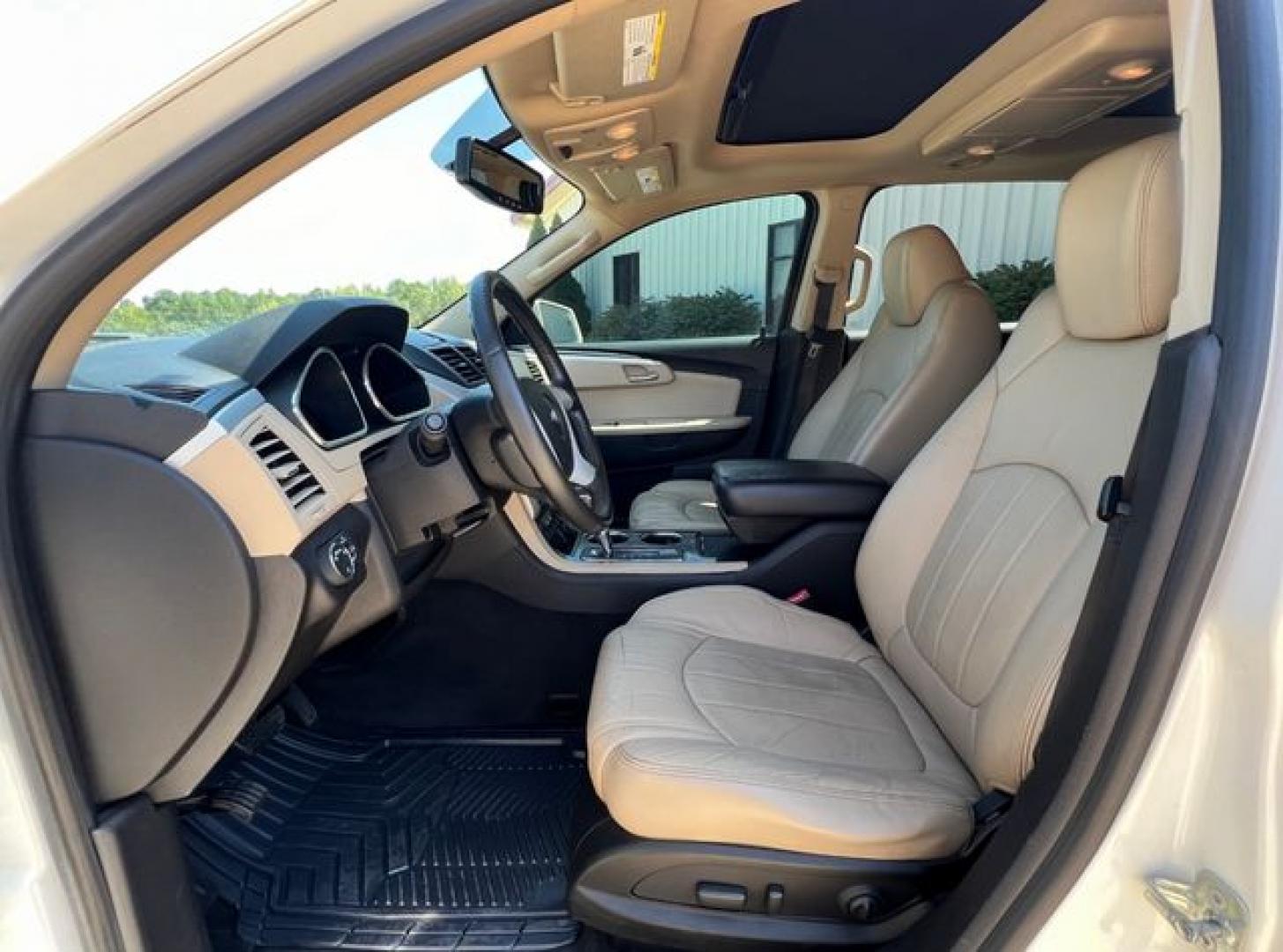 2012 WHITE /Tan Leather CHEVROLET TRAVERSE LTZ (1GNKVLED1CJ) with an 3.6L engine, Automatic transmission, located at 11100 Summerlin Square Dr., Fort Myers Beach, FL, 33931, (239) 999-7777, 26.493452, -81.938683 - Photo#54