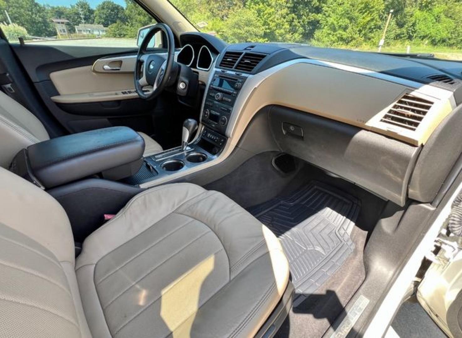 2012 WHITE /Tan Leather CHEVROLET TRAVERSE LTZ (1GNKVLED1CJ) with an 3.6L engine, Automatic transmission, located at 11100 Summerlin Square Dr., Fort Myers Beach, FL, 33931, (239) 999-7777, 26.493452, -81.938683 - Photo#57