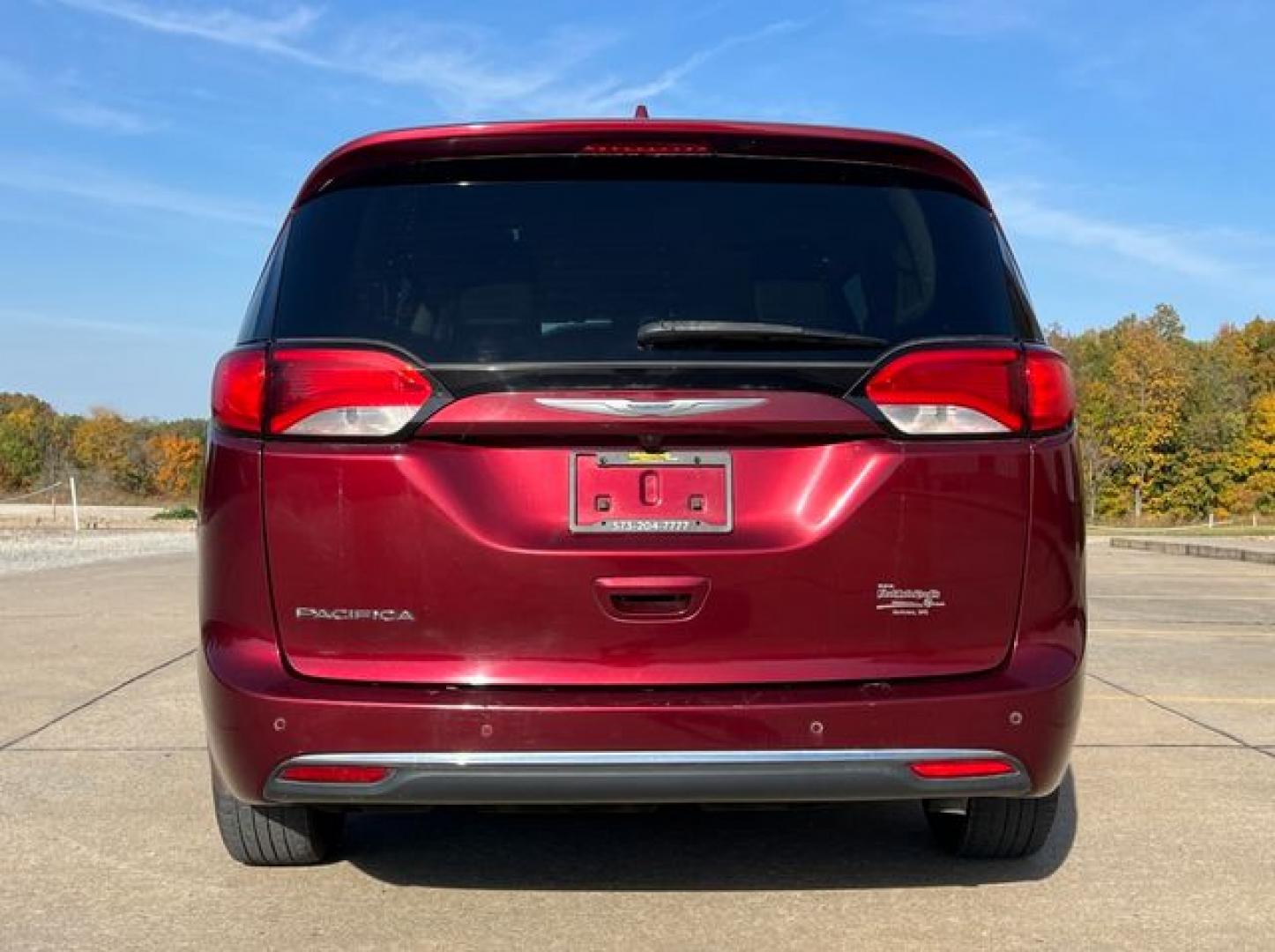 2017 BURGUN /Black Leather CHRYSLER PACIFICA TOURING L (2C4RC1BG7HR) with an 3.6L engine, Automatic transmission, located at 11100 Summerlin Square Dr., Fort Myers Beach, FL, 33931, (239) 999-7777, 26.493452, -81.938683 - Photo#3