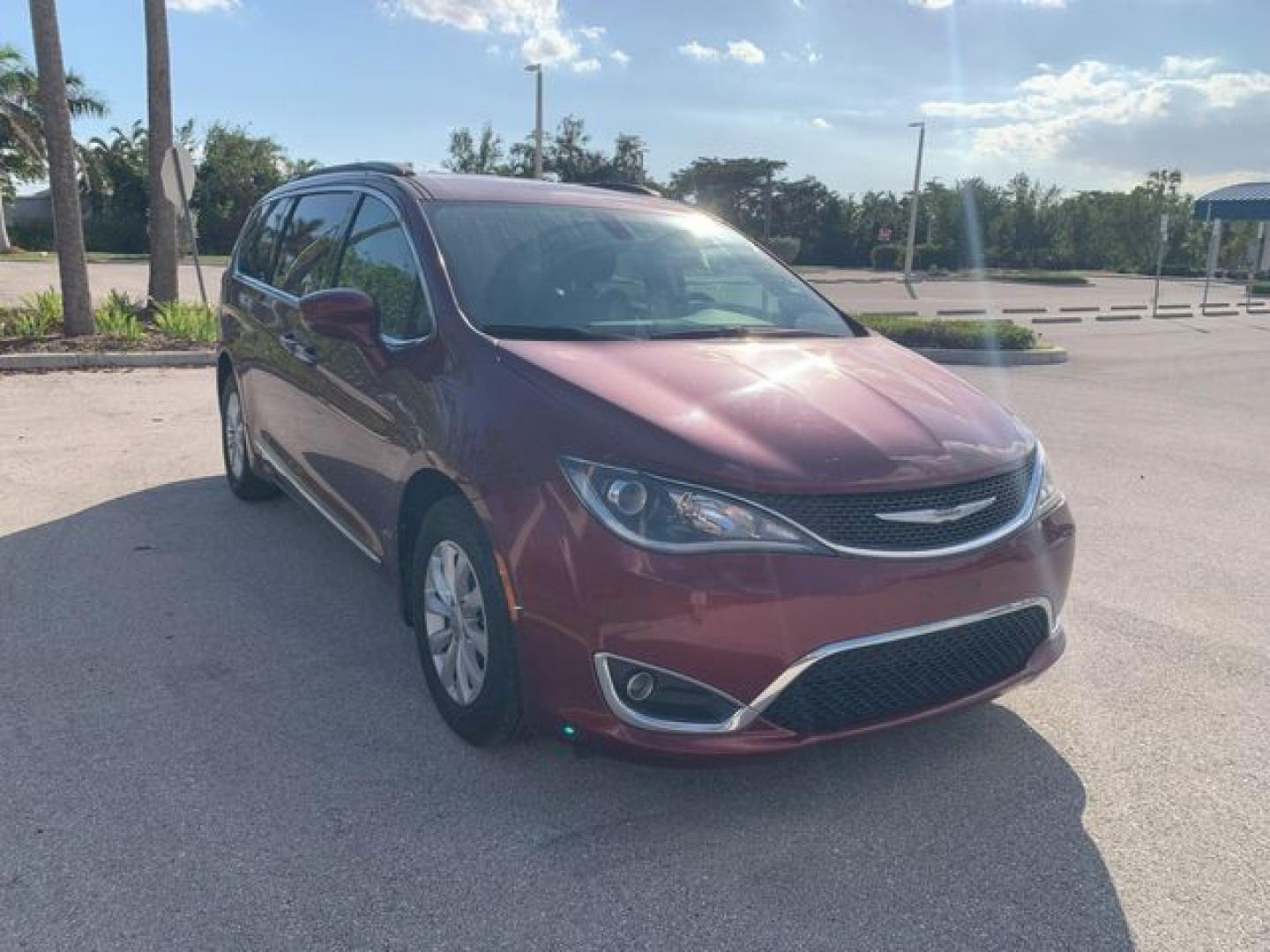 2017 BURGUN /Black Leather CHRYSLER PACIFICA TOURING L (2C4RC1BG7HR) with an 3.6L engine, Automatic transmission, located at 11100 Summerlin Square Dr., Fort Myers Beach, FL, 33931, (239) 999-7777, 26.493452, -81.938683 - Photo#7