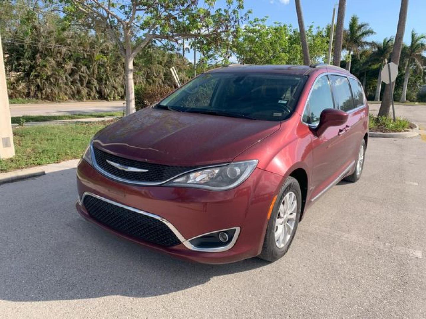 2017 BURGUN /Black Leather CHRYSLER PACIFICA TOURING L (2C4RC1BG7HR) with an 3.6L engine, Automatic transmission, located at 11100 Summerlin Square Dr., Fort Myers Beach, FL, 33931, (239) 999-7777, 26.493452, -81.938683 - Photo#9