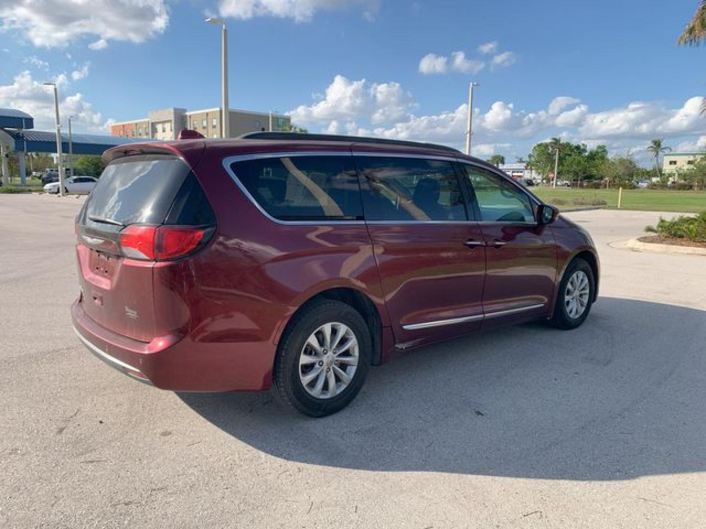 2017 BURGUN /Black Leather CHRYSLER PACIFICA TOURING L (2C4RC1BG7HR) with an 3.6L engine, Automatic transmission, located at 11100 Summerlin Square Dr., Fort Myers Beach, FL, 33931, (239) 999-7777, 26.493452, -81.938683 - Photo#10