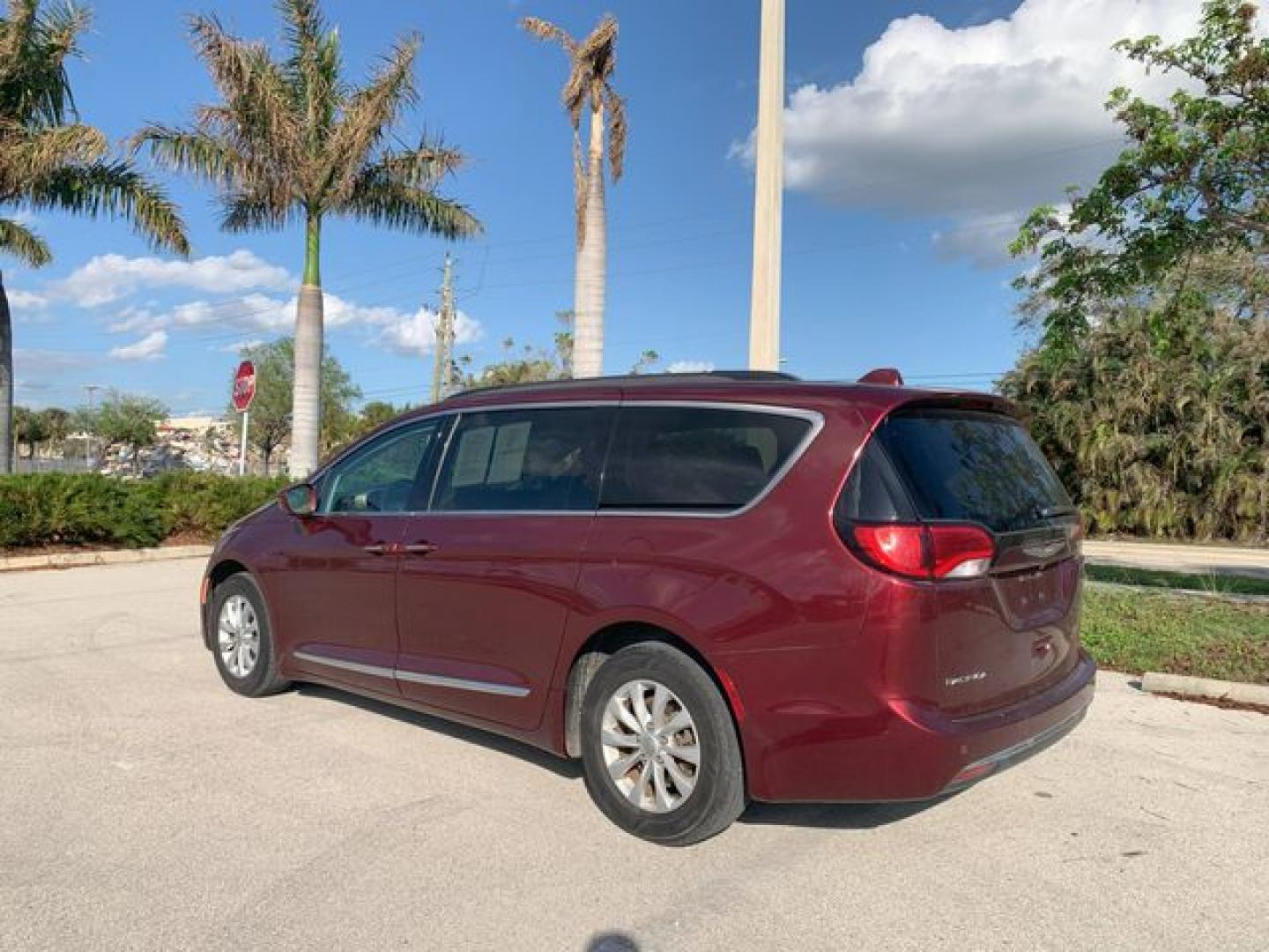 2017 BURGUN /Black Leather CHRYSLER PACIFICA TOURING L (2C4RC1BG7HR) with an 3.6L engine, Automatic transmission, located at 11100 Summerlin Square Dr., Fort Myers Beach, FL, 33931, (239) 999-7777, 26.493452, -81.938683 - Photo#11