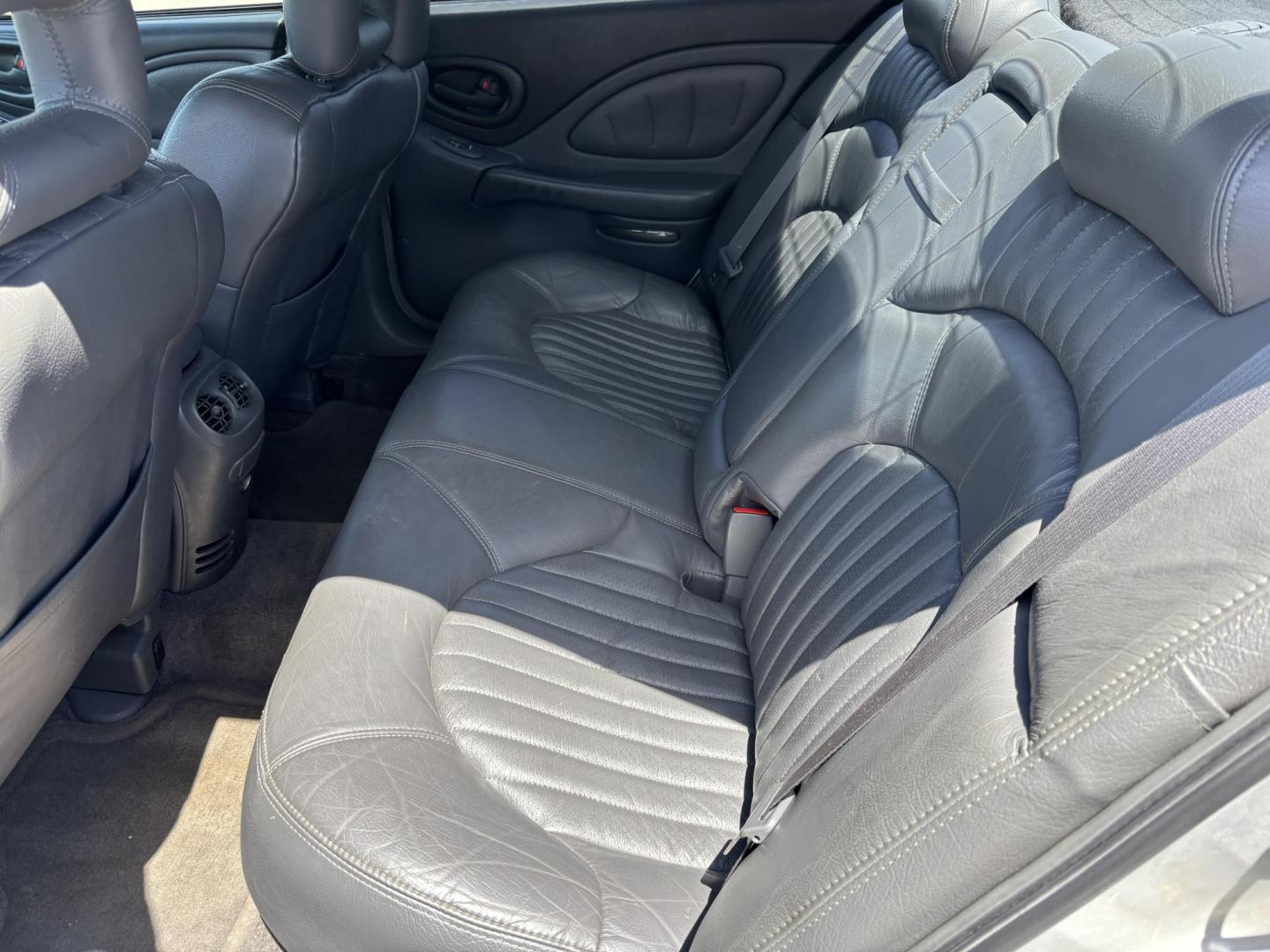 2000 SILVER Pontiac Bonneville SE (1G2HX54KXY4) with an 3.8L V6 OHV 12V engine, 4-Speed Automatic Overdrive transmission, located at 11170 Summerlin Square Dr., Fort Myers Beach, FL, 33931, (239) 999-7777, 26.493546, -81.941628 - Photo#10