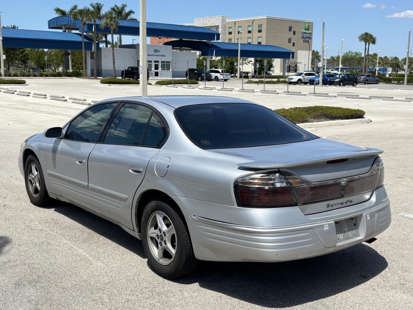 2000 SILVER Pontiac Bonneville SE (1G2HX54KXY4) with an 3.8L V6 OHV 12V engine, 4-Speed Automatic Overdrive transmission, located at 11170 Summerlin Square Dr., Fort Myers Beach, FL, 33931, (239) 999-7777, 26.493546, -81.941628 - Photo#4