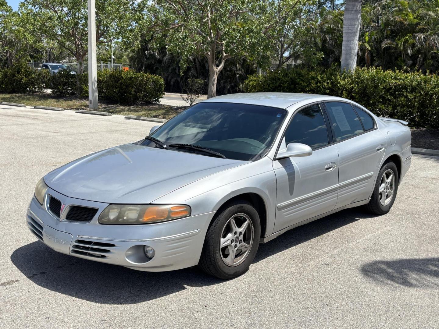 2000 SILVER Pontiac Bonneville SE (1G2HX54KXY4) with an 3.8L V6 OHV 12V engine, 4-Speed Automatic Overdrive transmission, located at 11170 Summerlin Square Dr., Fort Myers Beach, FL, 33931, (239) 999-7777, 26.493546, -81.941628 - Photo#0