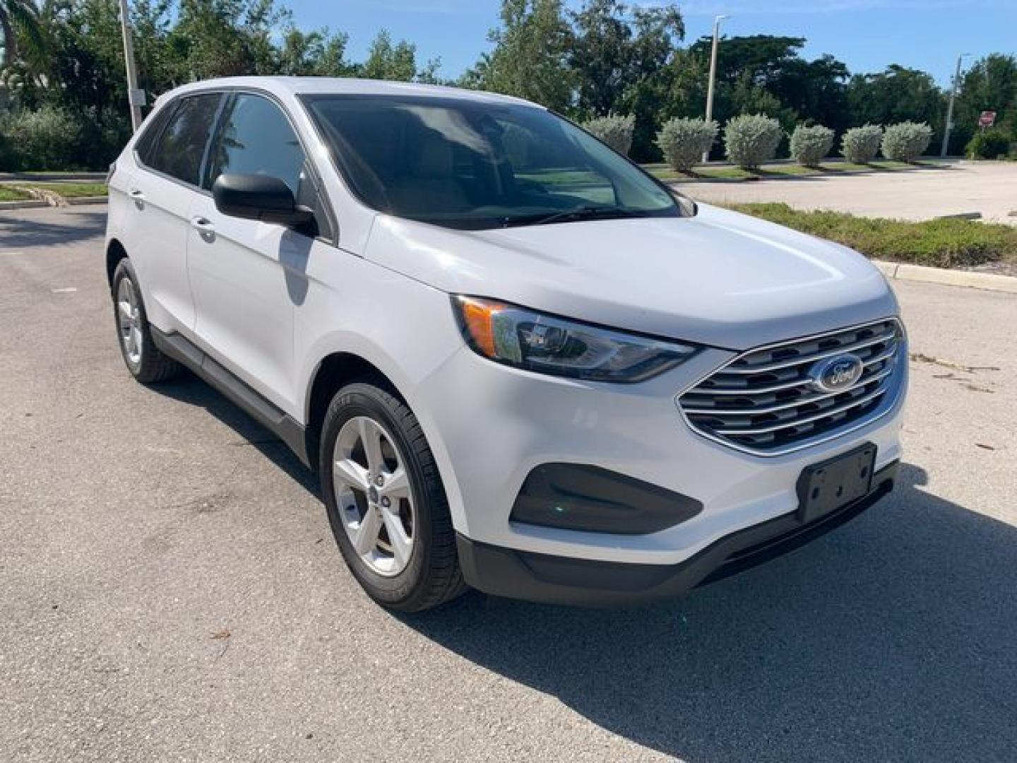 2020 WHITE /Tan Cloth FORD EDGE SE (2FMPK3G98LB) with an 2.0L engine, Automatic transmission, located at 11100 Summerlin Square Dr., Fort Myers Beach, FL, 33931, (239) 999-7777, 26.493452, -81.938683 - Photo#1