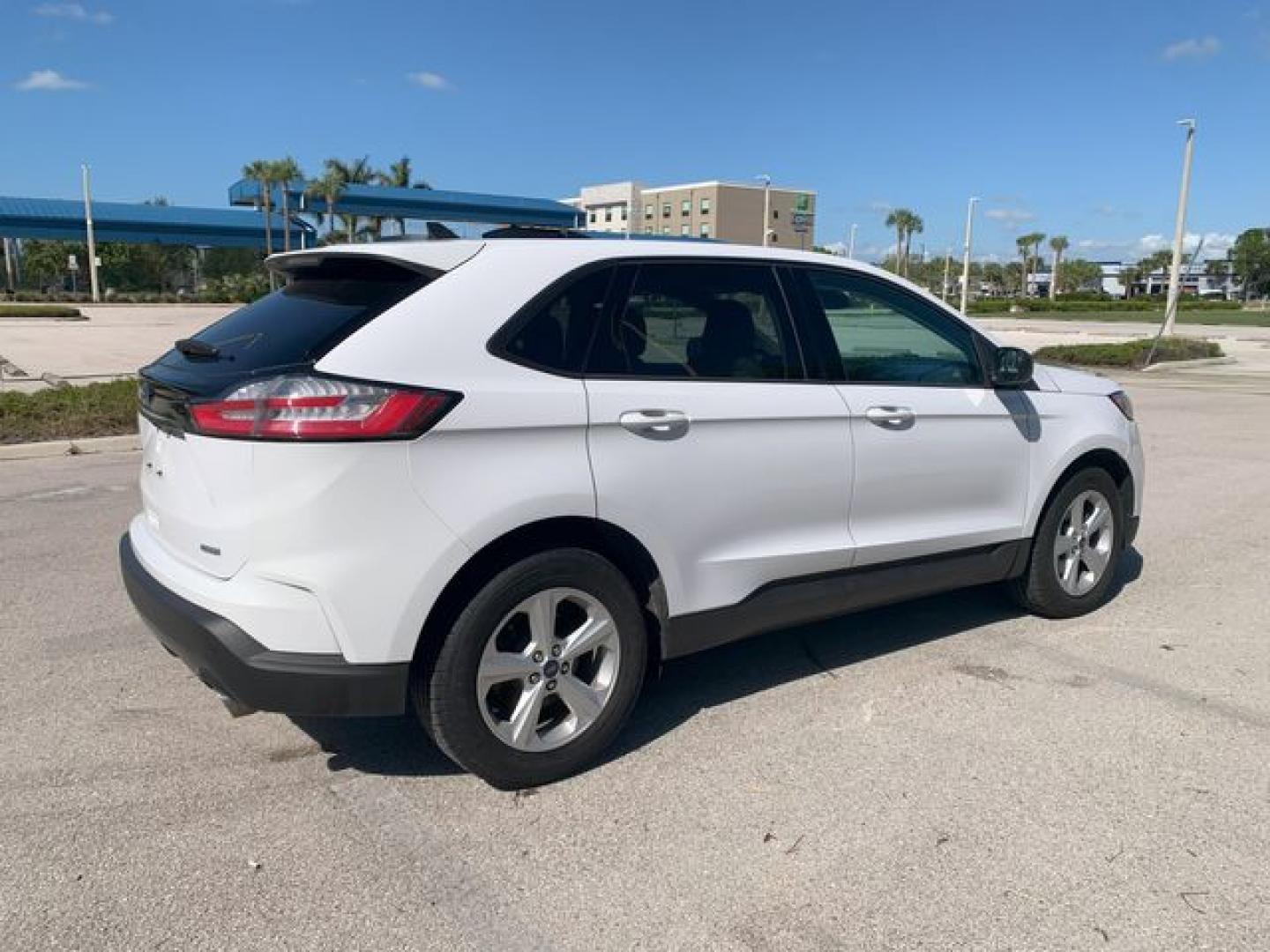 2020 WHITE /Tan Cloth FORD EDGE SE (2FMPK3G98LB) with an 2.0L engine, Automatic transmission, located at 11100 Summerlin Square Dr., Fort Myers Beach, FL, 33931, (239) 999-7777, 26.493452, -81.938683 - Photo#2