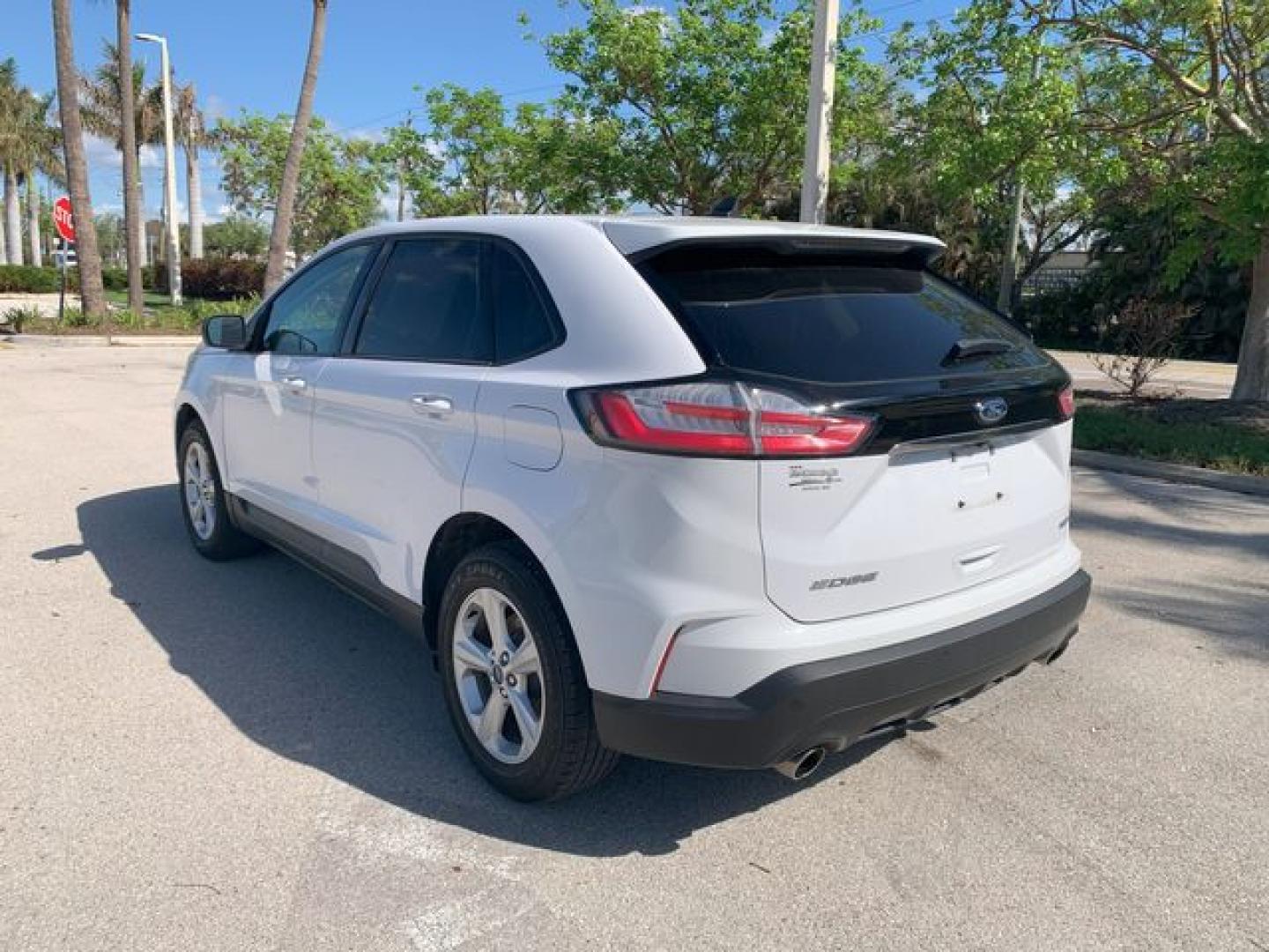 2020 WHITE /Tan Cloth FORD EDGE SE (2FMPK3G98LB) with an 2.0L engine, Automatic transmission, located at 11100 Summerlin Square Dr., Fort Myers Beach, FL, 33931, (239) 999-7777, 26.493452, -81.938683 - Photo#3