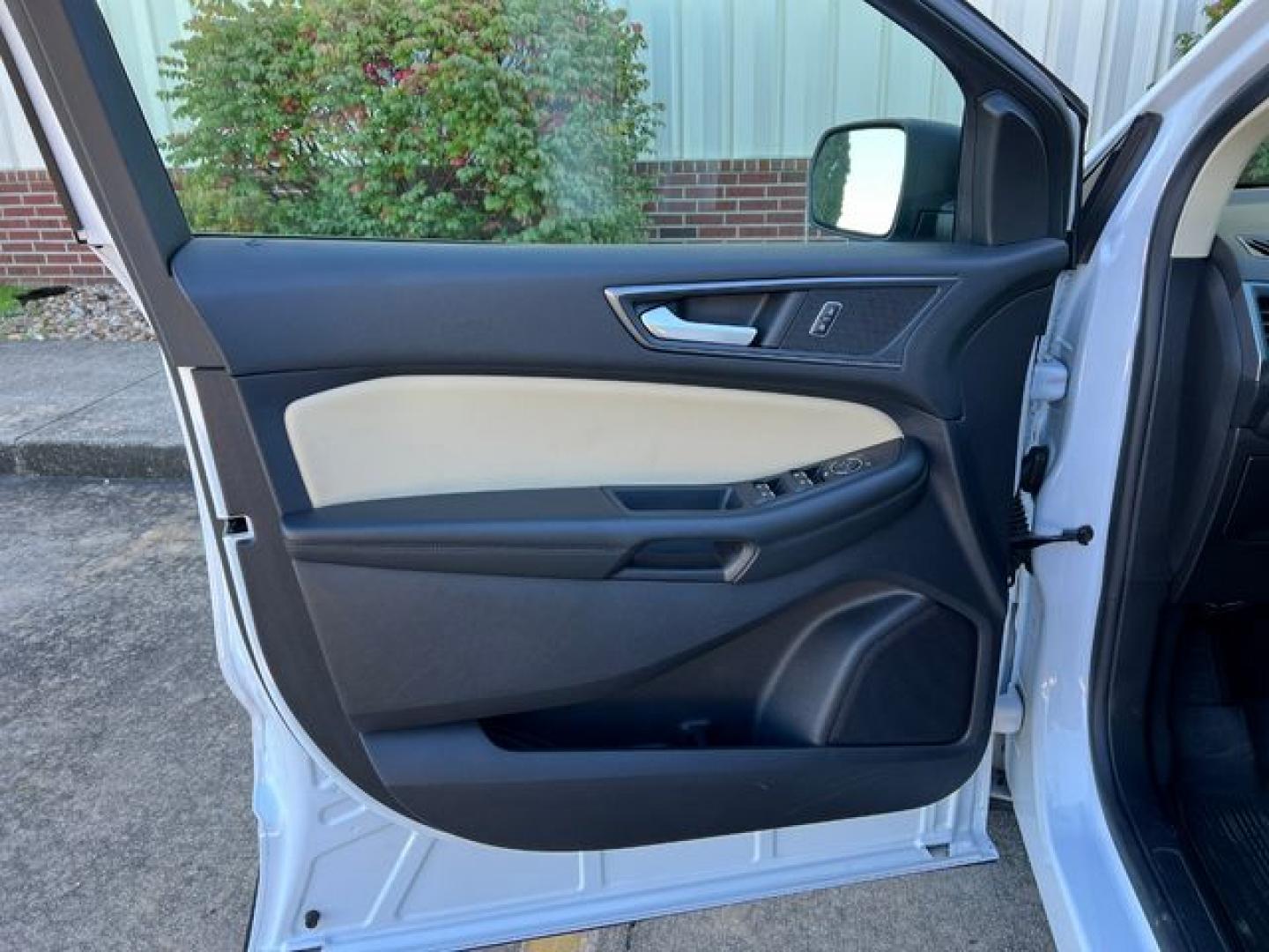 2020 WHITE /Tan Cloth FORD EDGE SE (2FMPK3G98LB) with an 2.0L engine, Automatic transmission, located at 11100 Summerlin Square Dr., Fort Myers Beach, FL, 33931, (239) 999-7777, 26.493452, -81.938683 - Photo#27