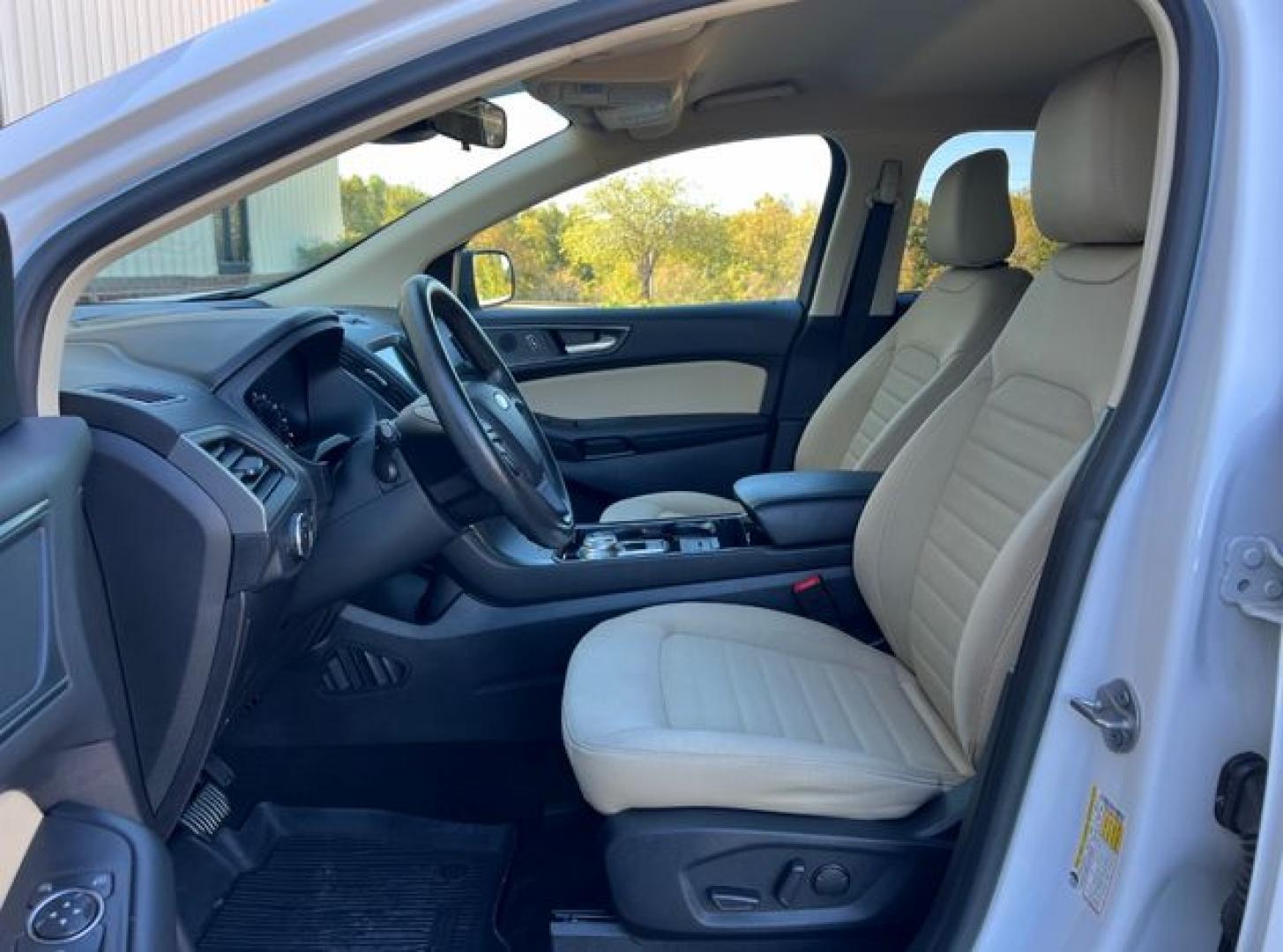 2020 WHITE /Tan Cloth FORD EDGE SE (2FMPK3G98LB) with an 2.0L engine, Automatic transmission, located at 11100 Summerlin Square Dr., Fort Myers Beach, FL, 33931, (239) 999-7777, 26.493452, -81.938683 - Photo#29