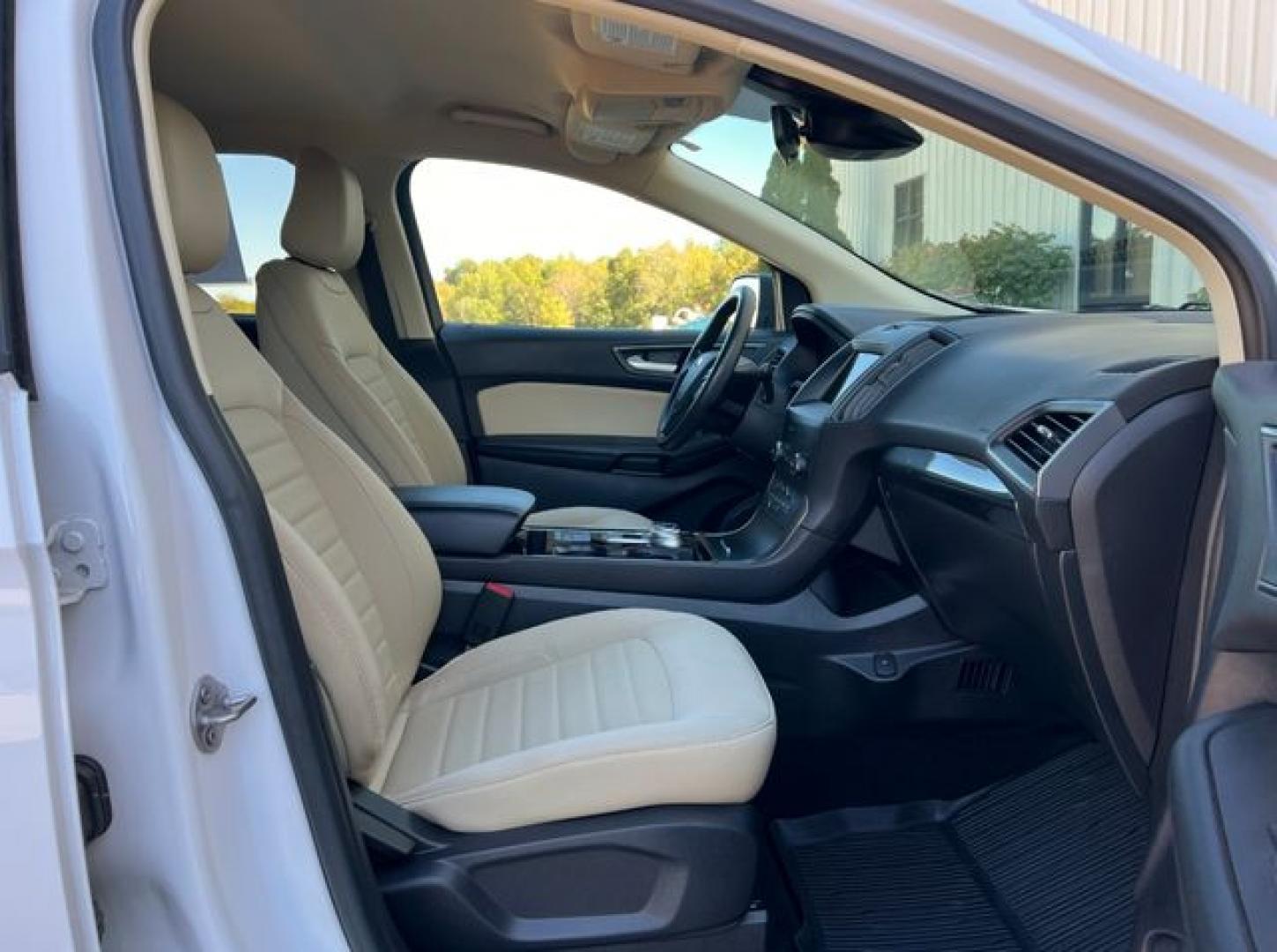 2020 WHITE /Tan Cloth FORD EDGE SE (2FMPK3G98LB) with an 2.0L engine, Automatic transmission, located at 11100 Summerlin Square Dr., Fort Myers Beach, FL, 33931, (239) 999-7777, 26.493452, -81.938683 - Photo#32